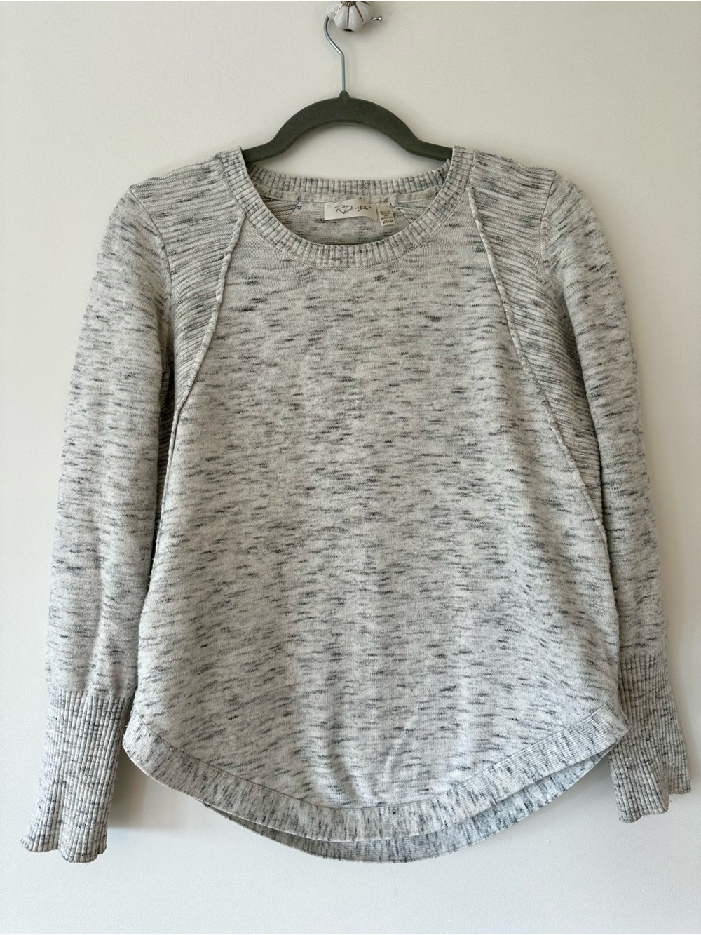 RD Style Gray Knit Sweater M Soft Cozy Minimalist Pullover